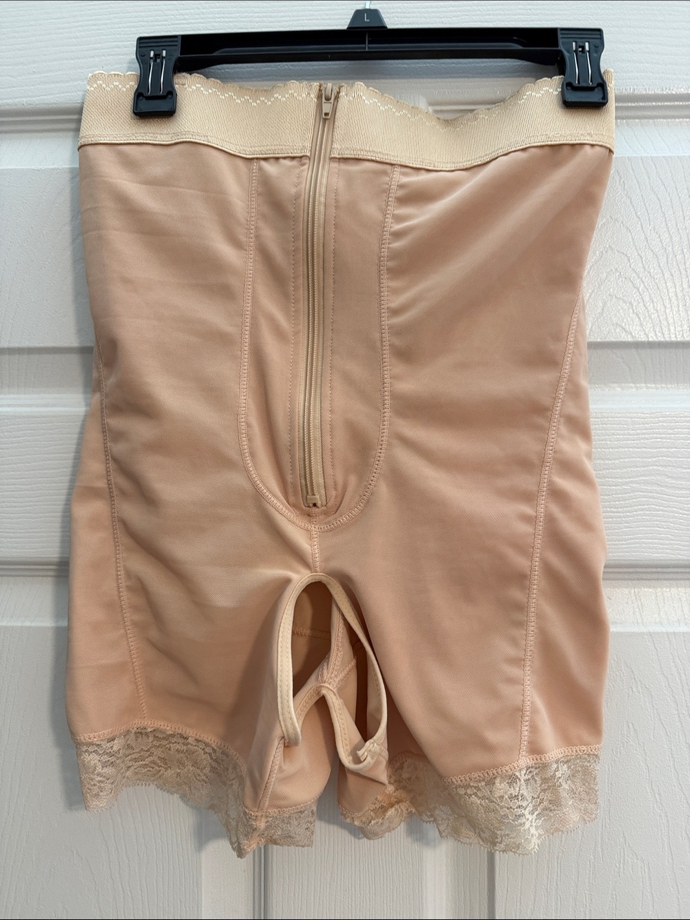 Gently worn - High Waist Lace-Trim Shaping Short in Nude size XL